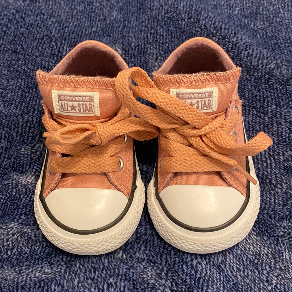 Converse mauve sneakers